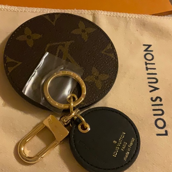 ๐ LOUIS VUITTON MONOGRAM REVERSE KEY HOLDER AND BAG CHARM ๐ - Picture 12 of 16
